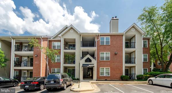 3304 WYNDHAM CIR #334, Alexandria, VA 22302