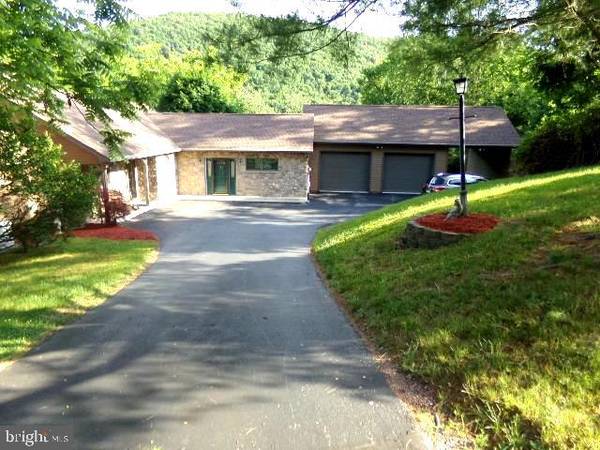 21 RED HORSE RD, Pottsville, PA 17901