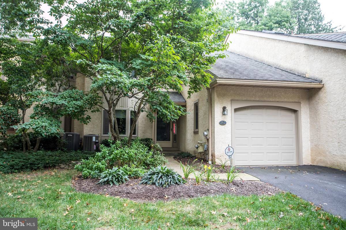 Elkins Park, PA 19027,352 RIVER BIRCH CIR