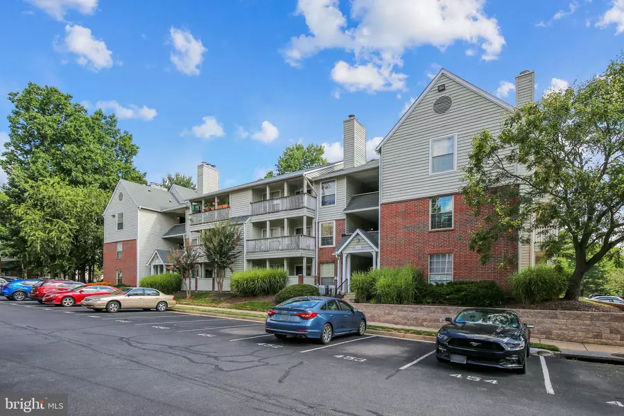 3921 PENDERVIEW DR #1828, Fairfax, VA 22033