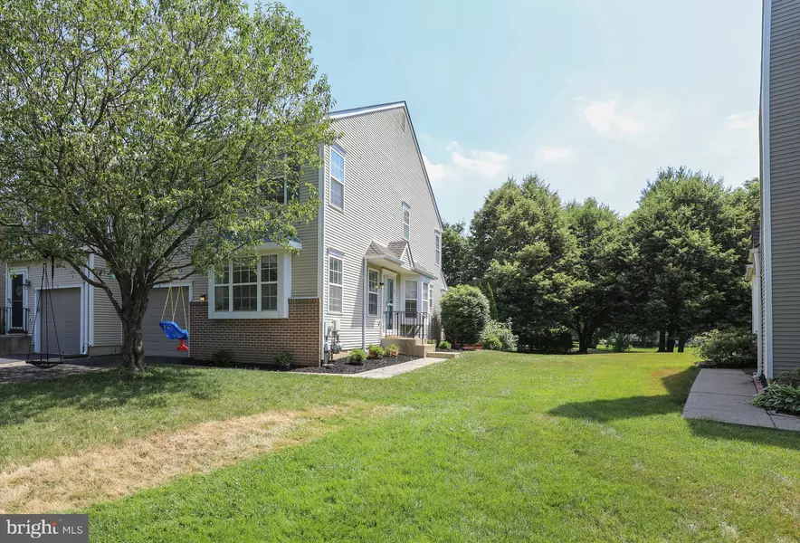 6 QUINCE CIR, Newtown, PA 18940