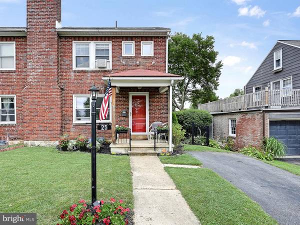 25 CAMBRIDGE AVE, West Lawn, PA 19609