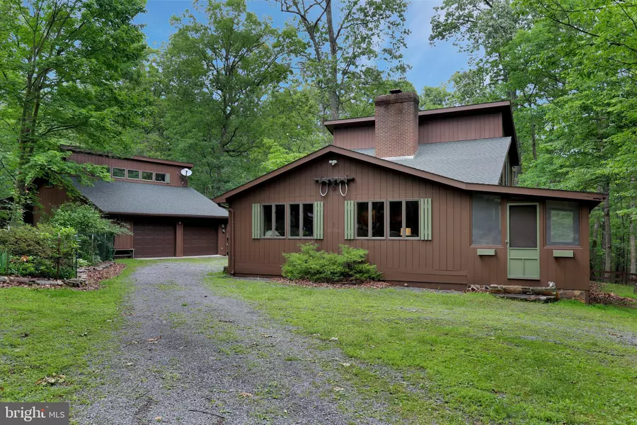 1724 SIDELING MOUNTAIN TRL, Great Cacapon, WV 25422