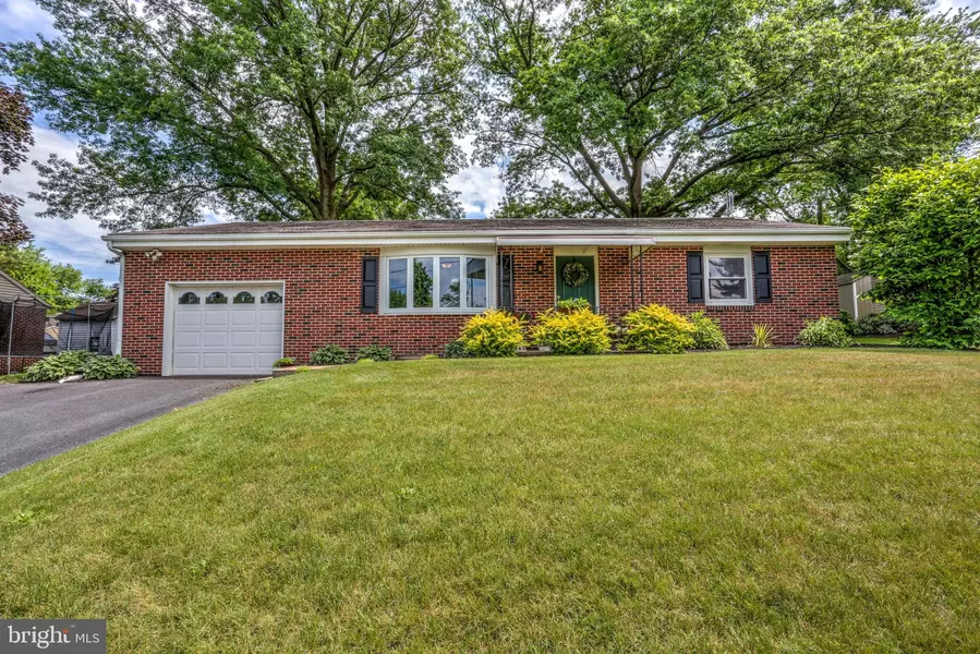 870 HOPELAND RD, Lititz, PA 17543