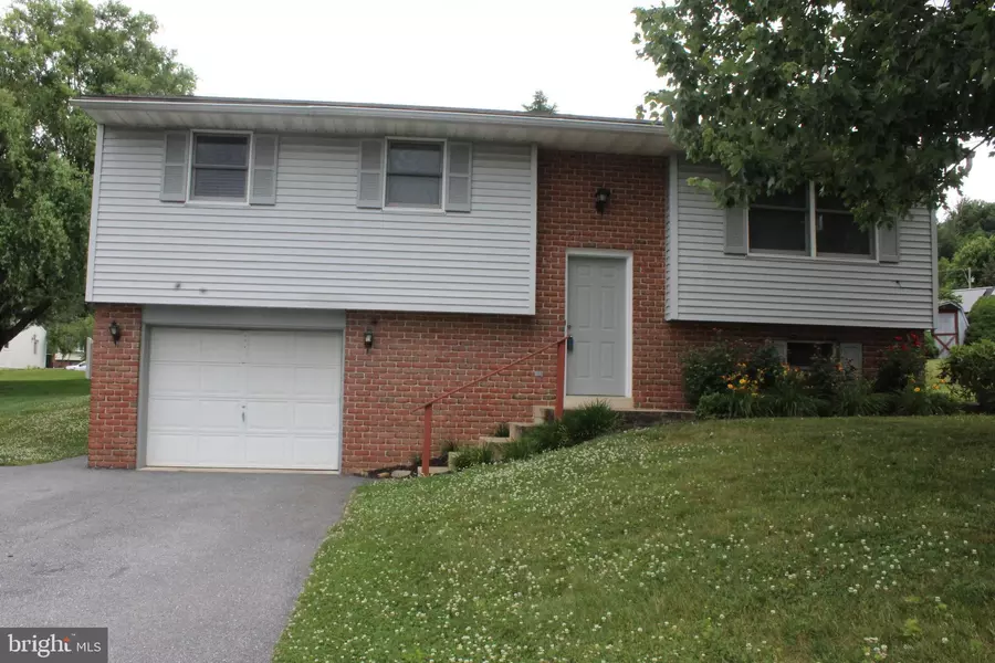 3183 THISTLE DR, Lancaster, PA 17601