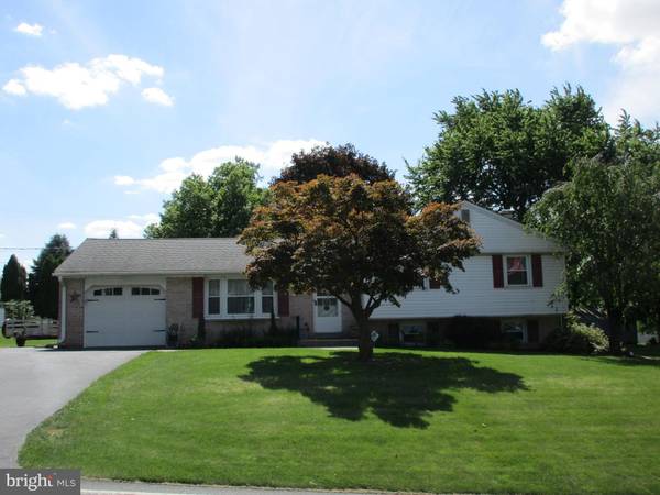 22 S FARMERSVILLE RD, Leola, PA 17540