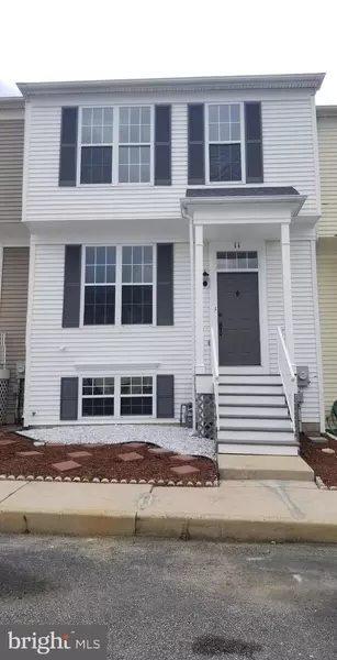 11 DENNY CIR, Newark, DE 19702