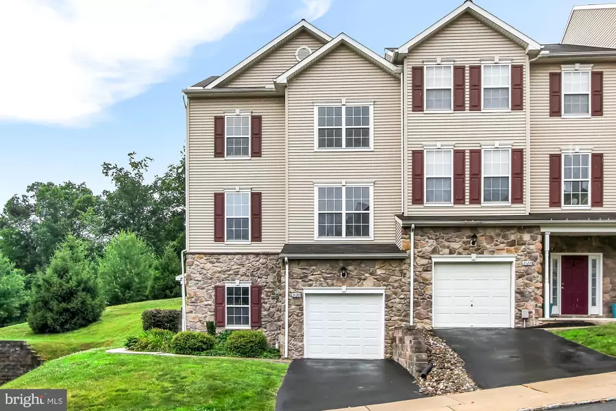 2120 MAPLE CREST BLVD, York, PA 17406