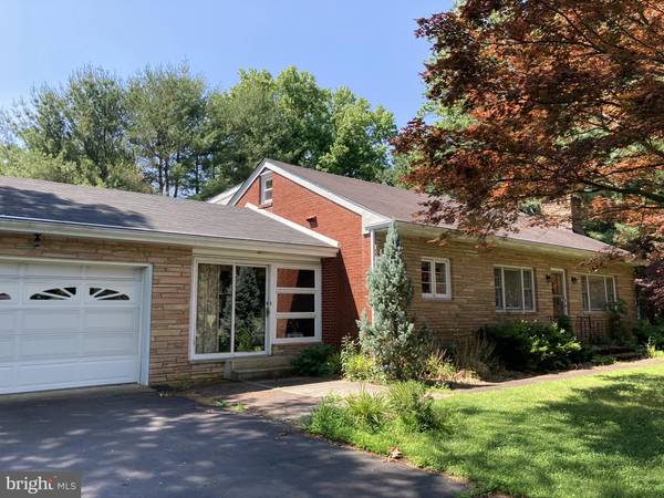 3 FLOWER HILL TER, Pennington, NJ 08534