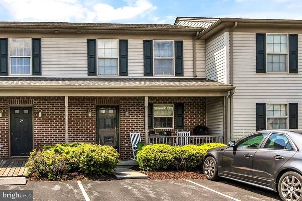 39 E 3RD AVE, Spring Grove, PA 17362