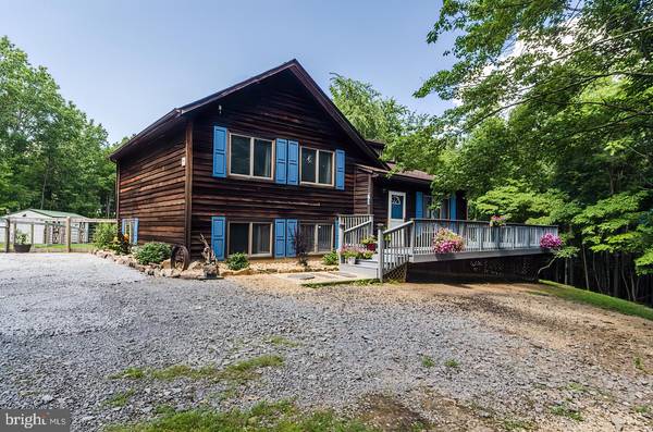 1805 HOLLY HILL LN, Berkeley Springs, WV 25411