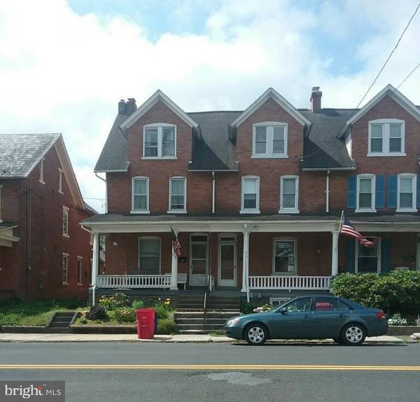 818 W BROAD ST, Quakertown, PA 18951