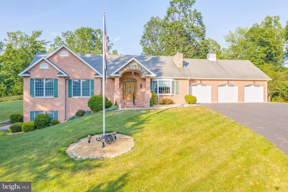 Hedgesville, WV 25427,368 SIMPLY ASHLEY CT