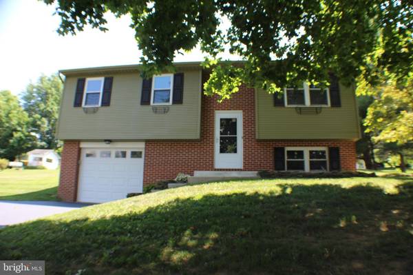 201 JOYCE DR, Lititz, PA 17543