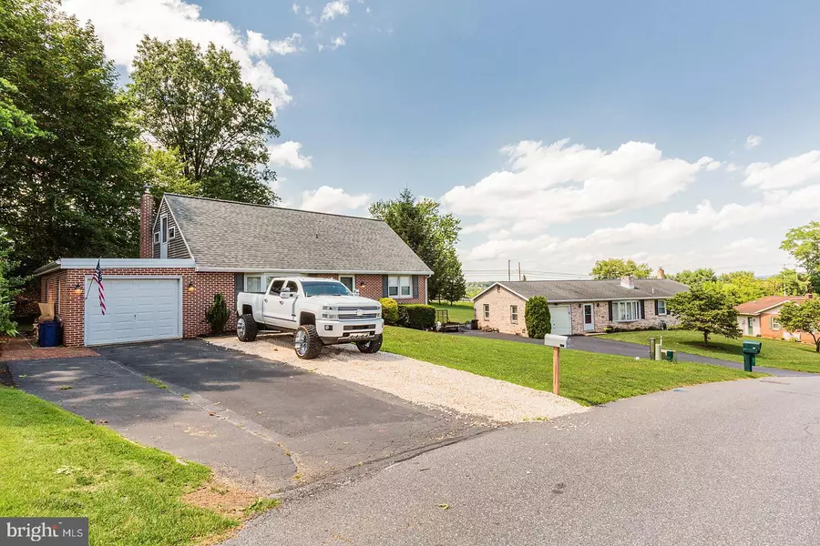 101 HILLSIDE DR, Brownstown, PA 17508