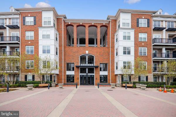 501 HUNGERFORD DR #305, Rockville, MD 20850