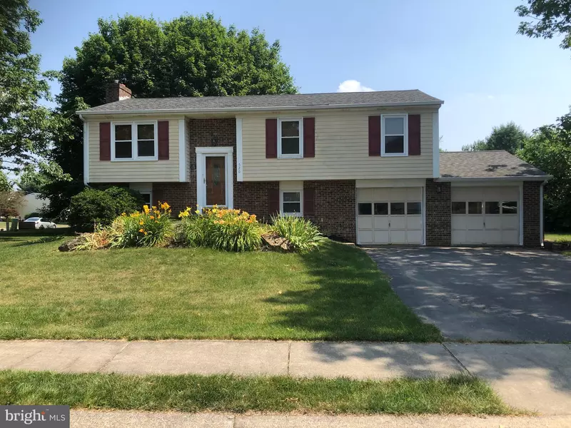 520 DEVON DR, Lititz, PA 17543