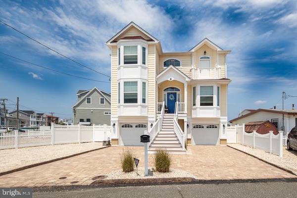 8 PATRICK DR, Manahawkin, NJ 08050