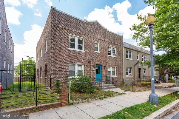 1243 QUEEN ST NE, Washington, DC 20002