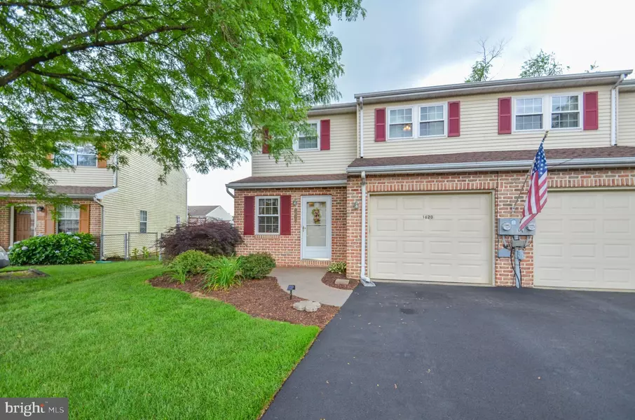 1620 ILONA DR, Hellertown, PA 18055