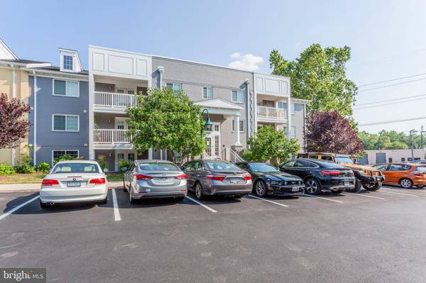 Arlington, VA 22204,4065 S FOUR MILE RUN DR #302