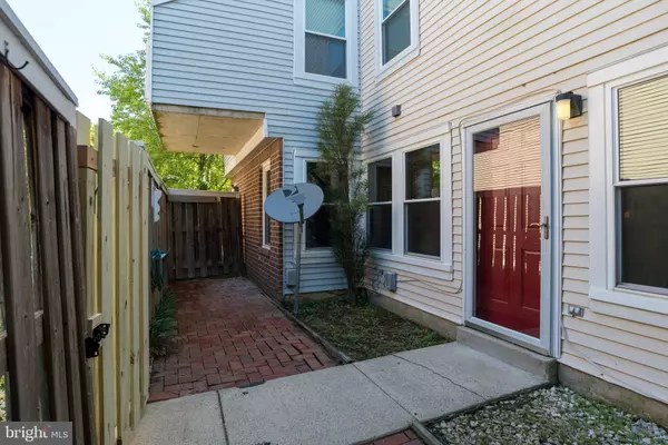 Alexandria, VA 22309,4348 PEMBROOK VILLAGE DR #57