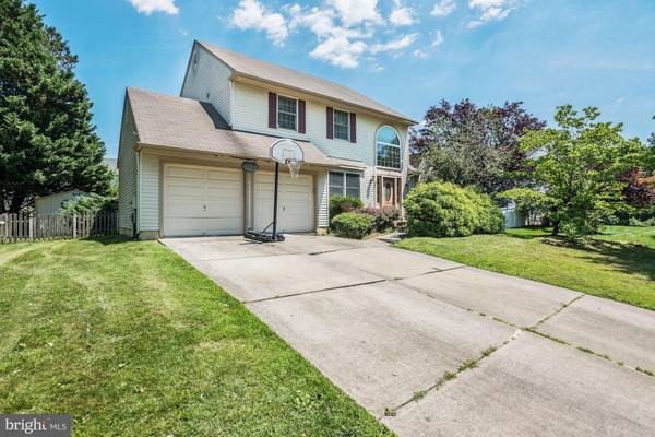 4 COUNTRY SQUIRE LN, Marlton, NJ 08053