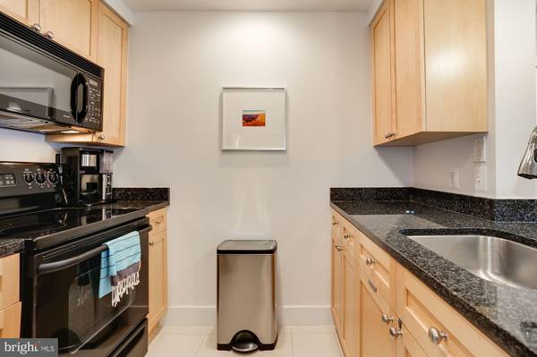 Arlington, VA 22201,2001 15TH ST N #203