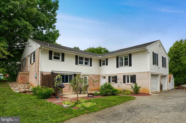 402 SPRING DR, Millersville, PA 17551