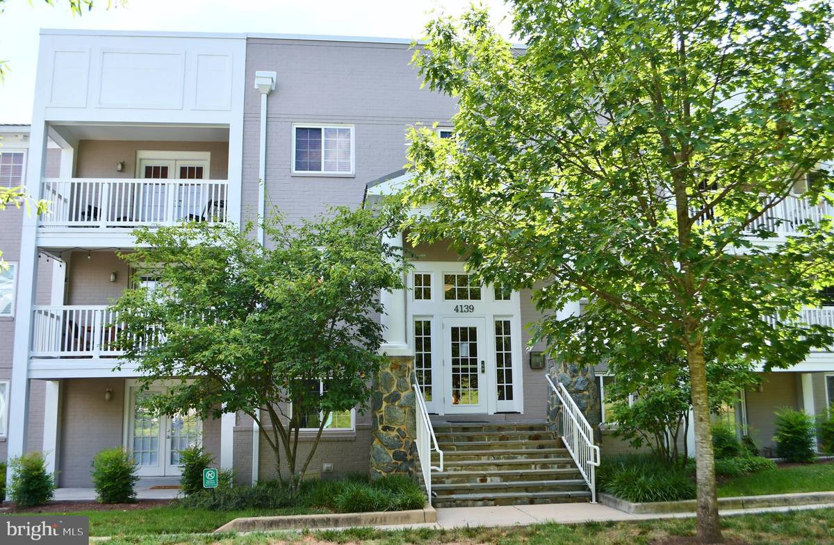 Arlington, VA 22204,4139 S FOUR MILE RUN DR #303