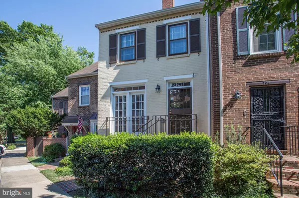 704 W ABINGDON CT, Alexandria, VA 22314