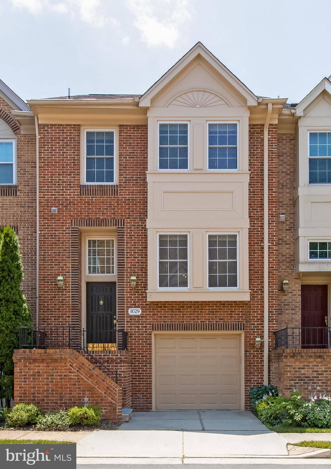 Vienna, VA 22182,8029 MERRY OAKS CT