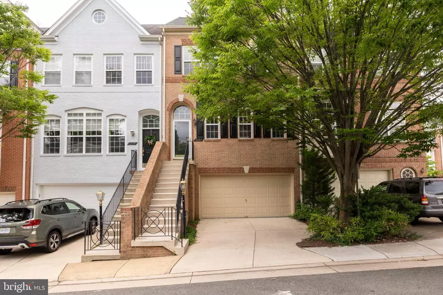 2403 GORGAS PL, Alexandria, VA 22311