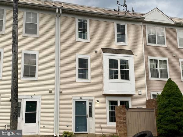 8 HARBOR TREE CT, Gaithersburg, MD 20886