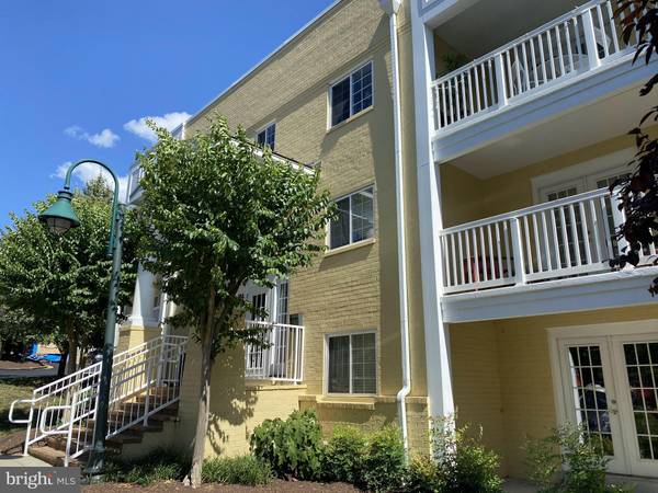 Arlington, VA 22204,4195 S FOUR MILE RUN DR #302