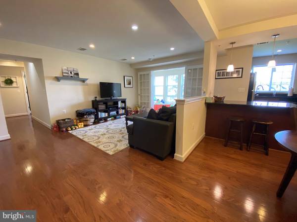 Arlington, VA 22204,4195 S FOUR MILE RUN DR #302