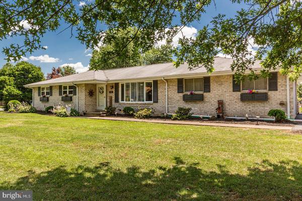 303 RICHLAND LN, Mount Joy, PA 17552