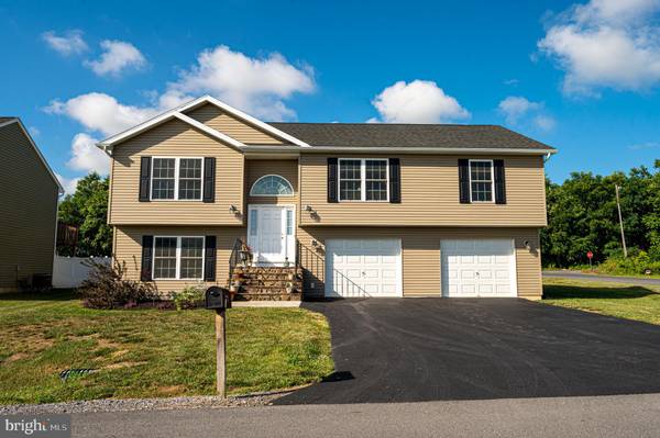 8 PIPING PLOVER WAY, Martinsburg, WV 25405