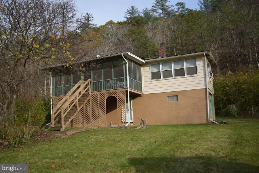 13660 CACAPON RD, Great Cacapon, WV 25422