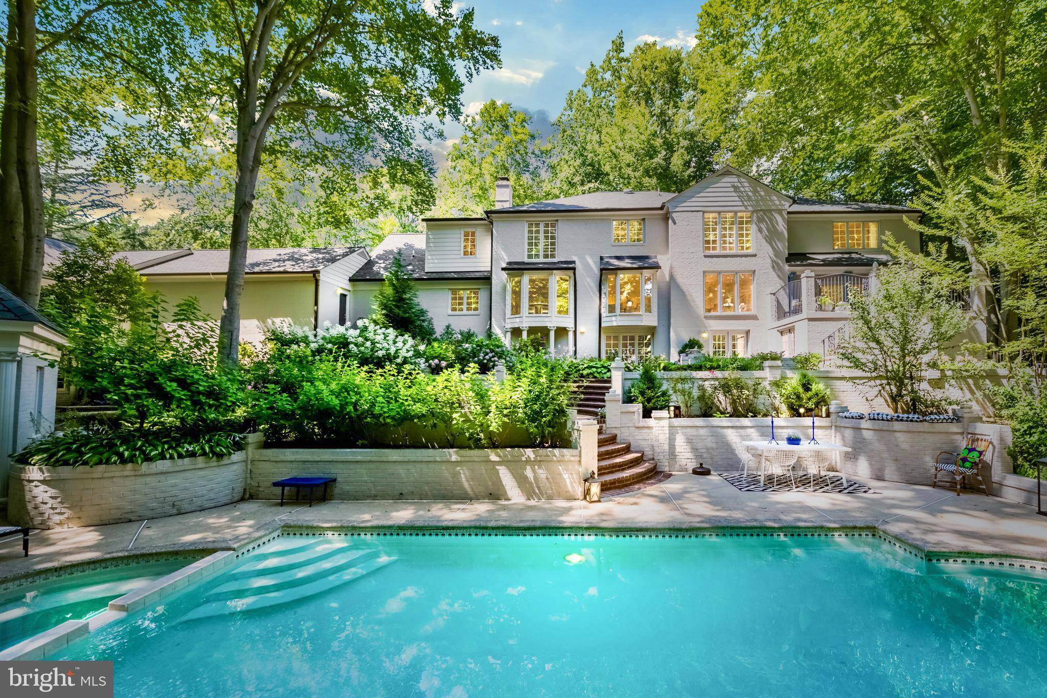 Mclean, VA 22102,627 POTOMAC RIVER RD