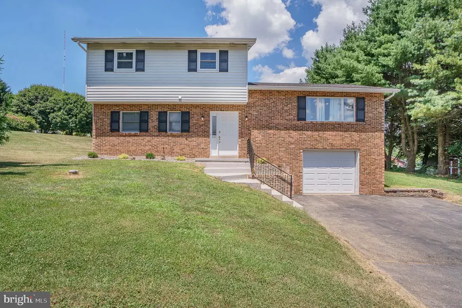 737 COLLINA DR, Lewisberry, PA 17339