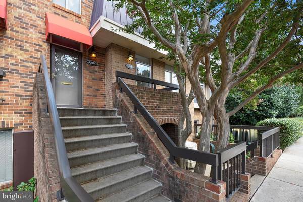 618-B 15TH ST S, Arlington, VA 22202