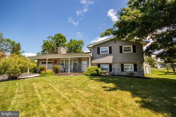 1026 LAKEVIEW TER, Pennsburg, PA 18073