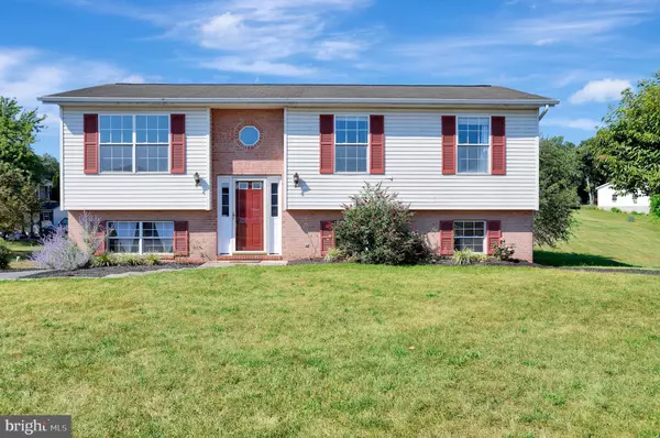 27 BARBIE LN, Martinsburg, WV 25405