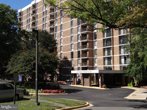 2311 PIMMIT DR #1402, Falls Church, VA 22043