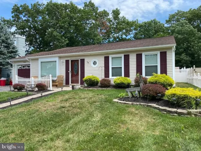 14 WINDWARD DR, Barnegat, NJ 08005
