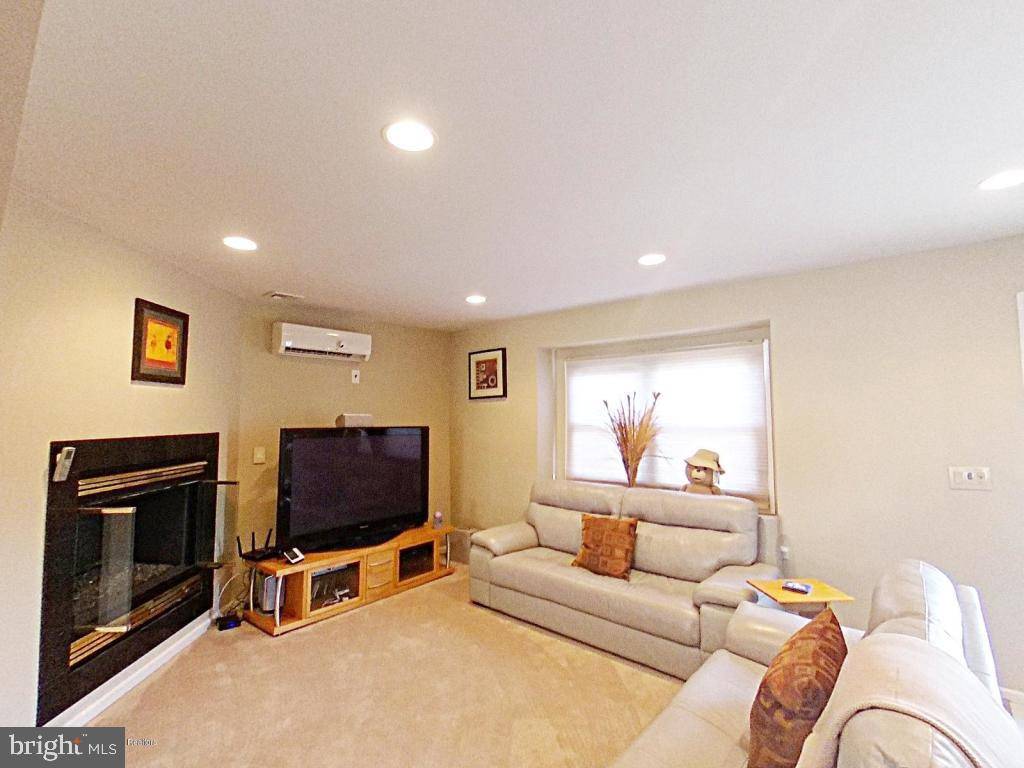 Toms River, NJ 08753,20 DRAKE WAY