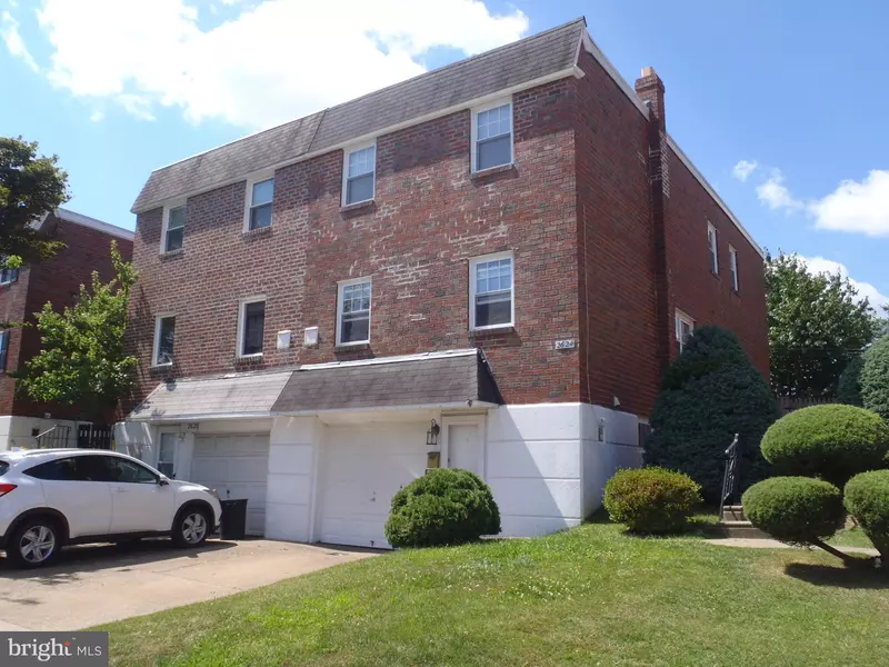 2624 TAUNTON ST, Philadelphia, PA 19152