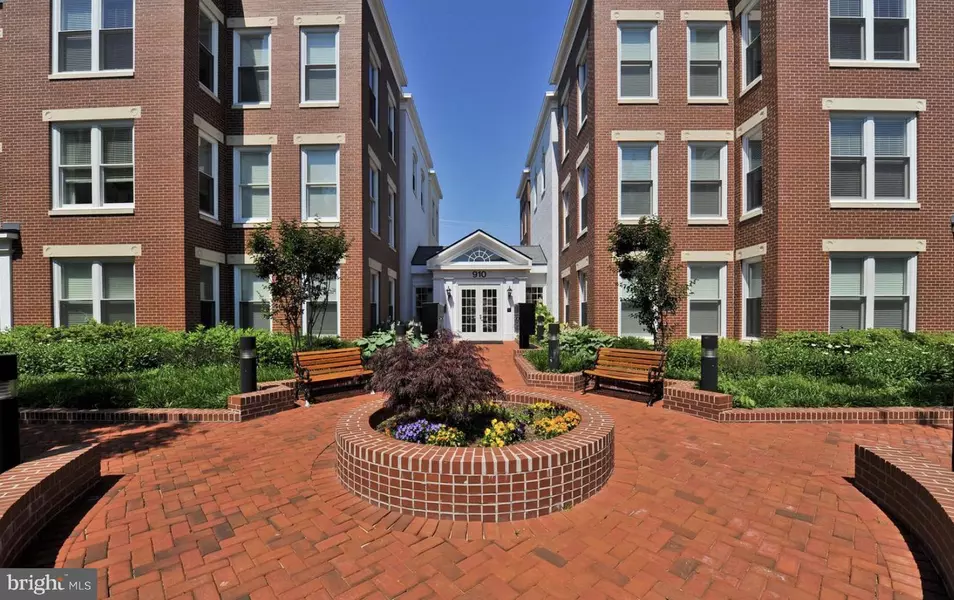 910 POWHATAN ST #203S, Alexandria, VA 22314