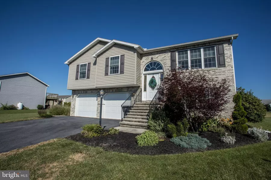 28 NOBLE DR, Shippensburg, PA 17257